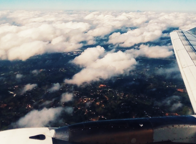 vista-desde-el-avion-viajar-por-el-mundo-gratis